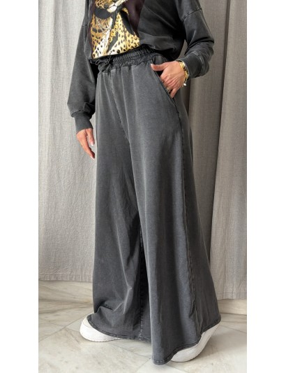 GREY PANTS